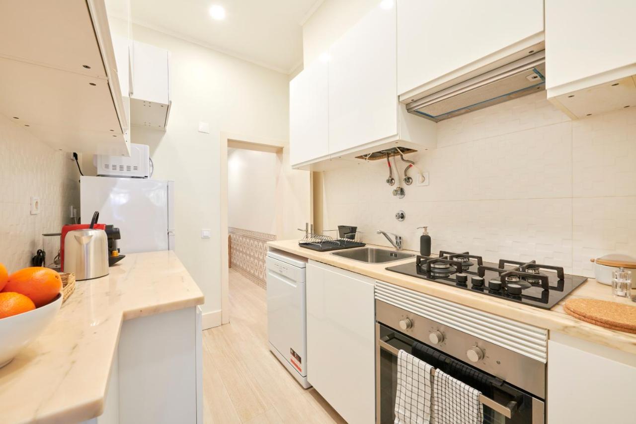 Charming 3Br Apt W/ Patio, By Timecooler リスボン エクステリア 写真