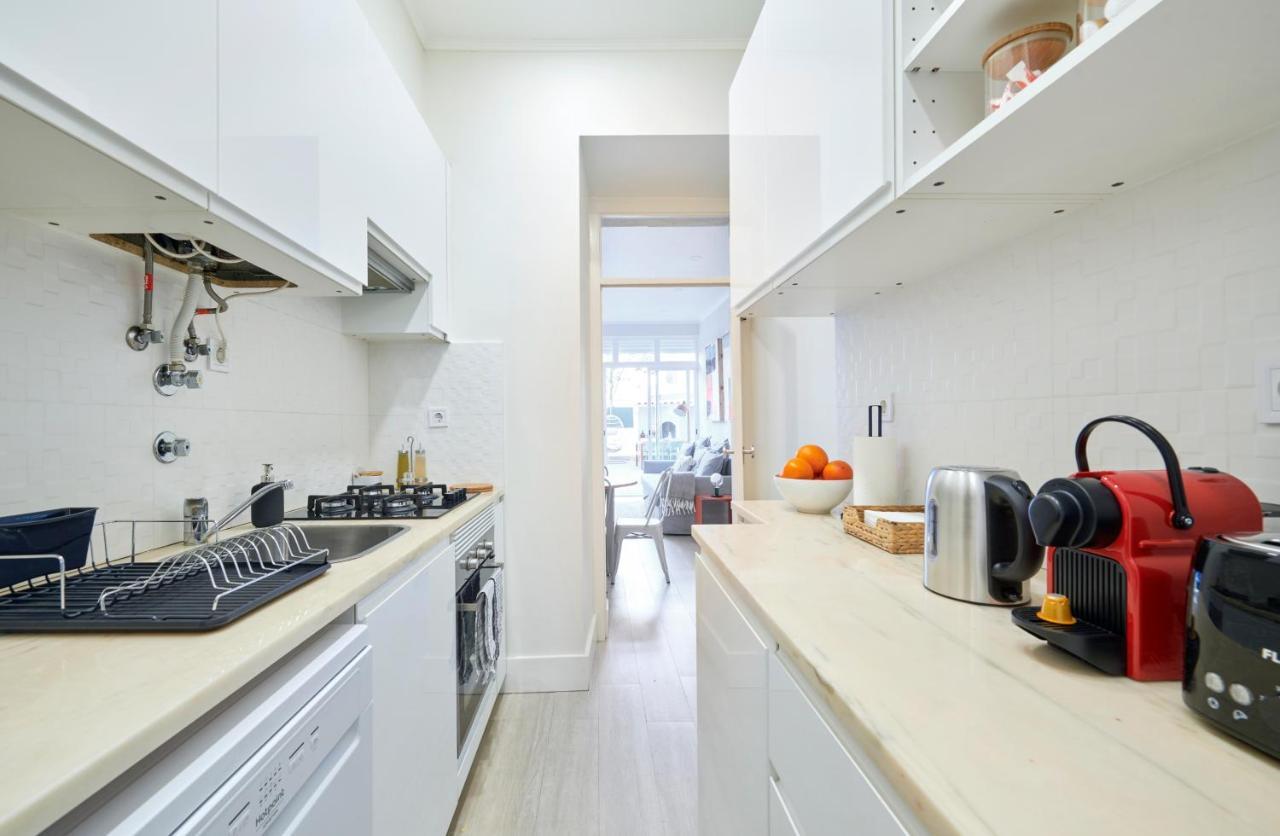 Charming 3Br Apt W/ Patio, By Timecooler リスボン エクステリア 写真